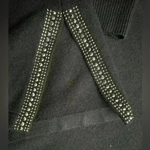 Adrienne Vittadini Long Sleeve Black Sweater (Y18) - Picture 5 of 9